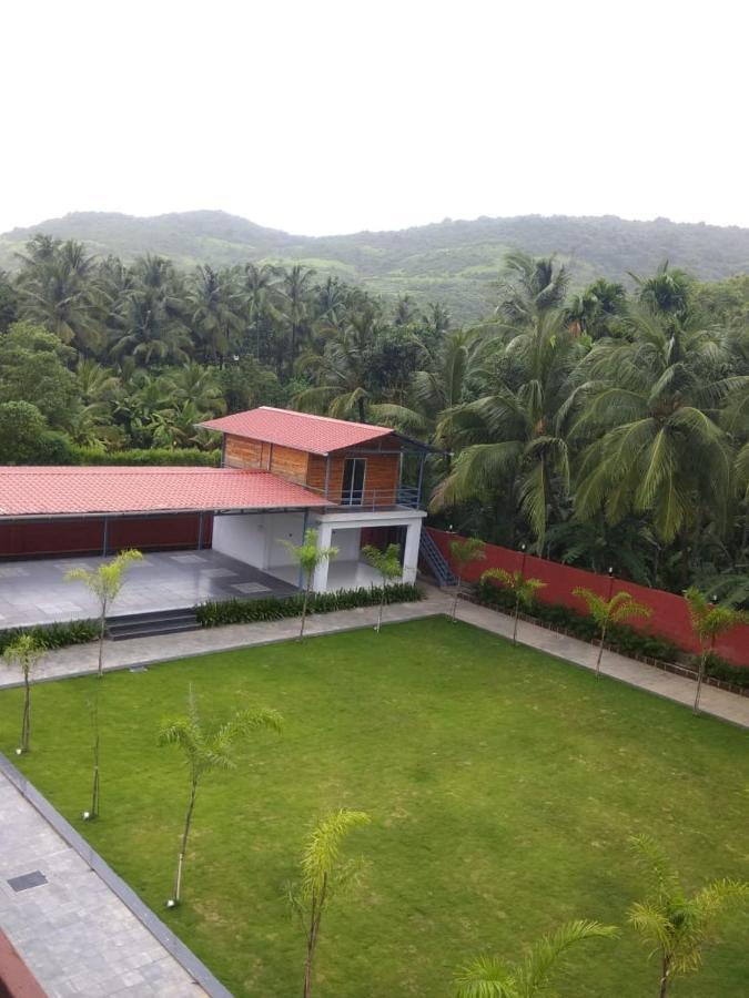 Meritas Seawind Beach Resort, Srīvardhan Exterior foto